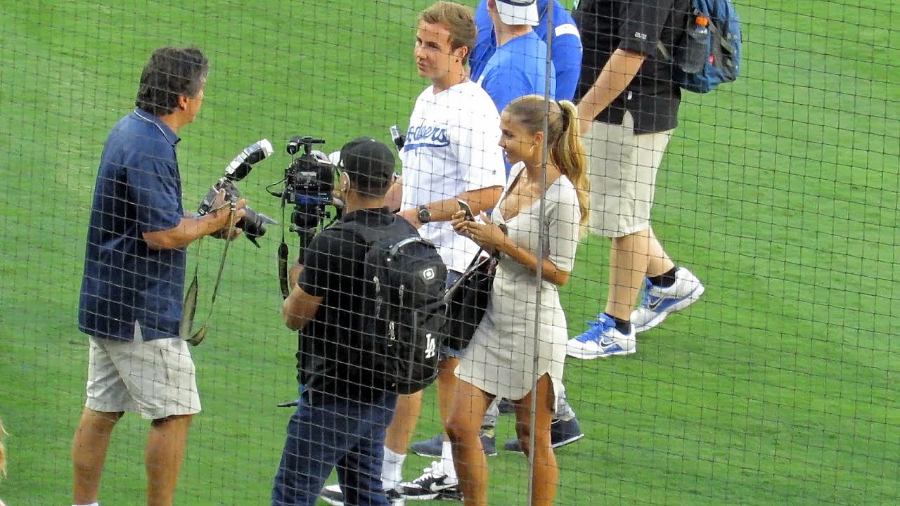 Mario Götze & Ann-Kathrin Brommel in LA @Dodgers Game