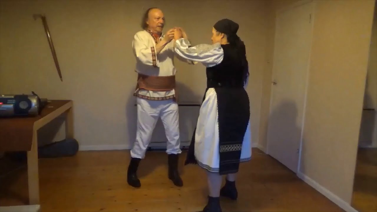 Leslie and Sue Folk Dance 8: Romanian dance from Țara Călatei (Kalotaszeg)