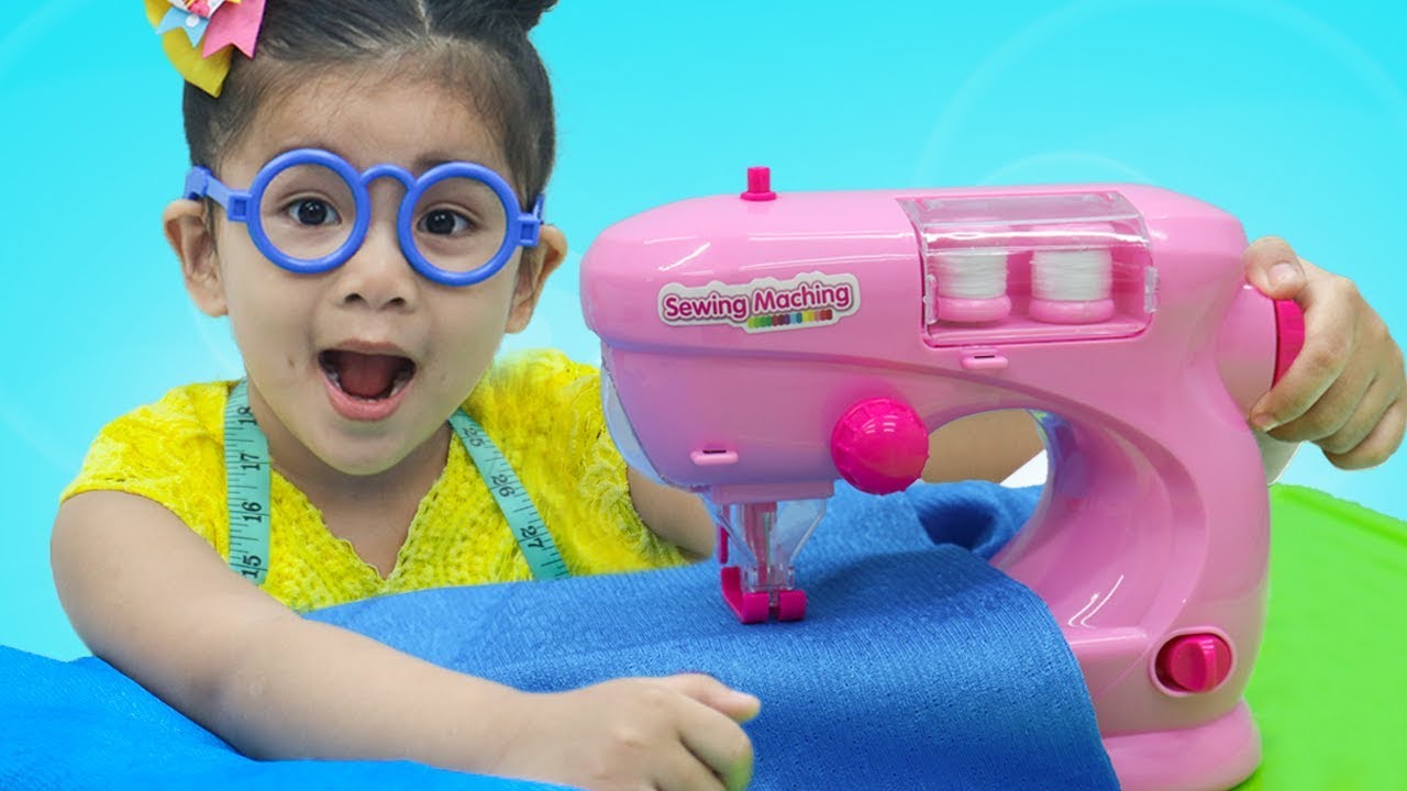 Suri Pretend Play w/ Toy Sewing Machine & Princess Dress Shop Kid Toys