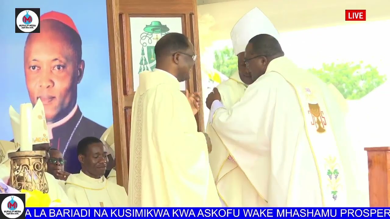 FAMILIA MOJA MAPADRI WATATU AKIWEMO ASKOFU PROSPER LYIMO