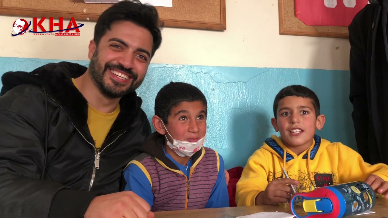 Sanatçı Yusuf Güney Donandı köyünde öğrencilerle buluştu