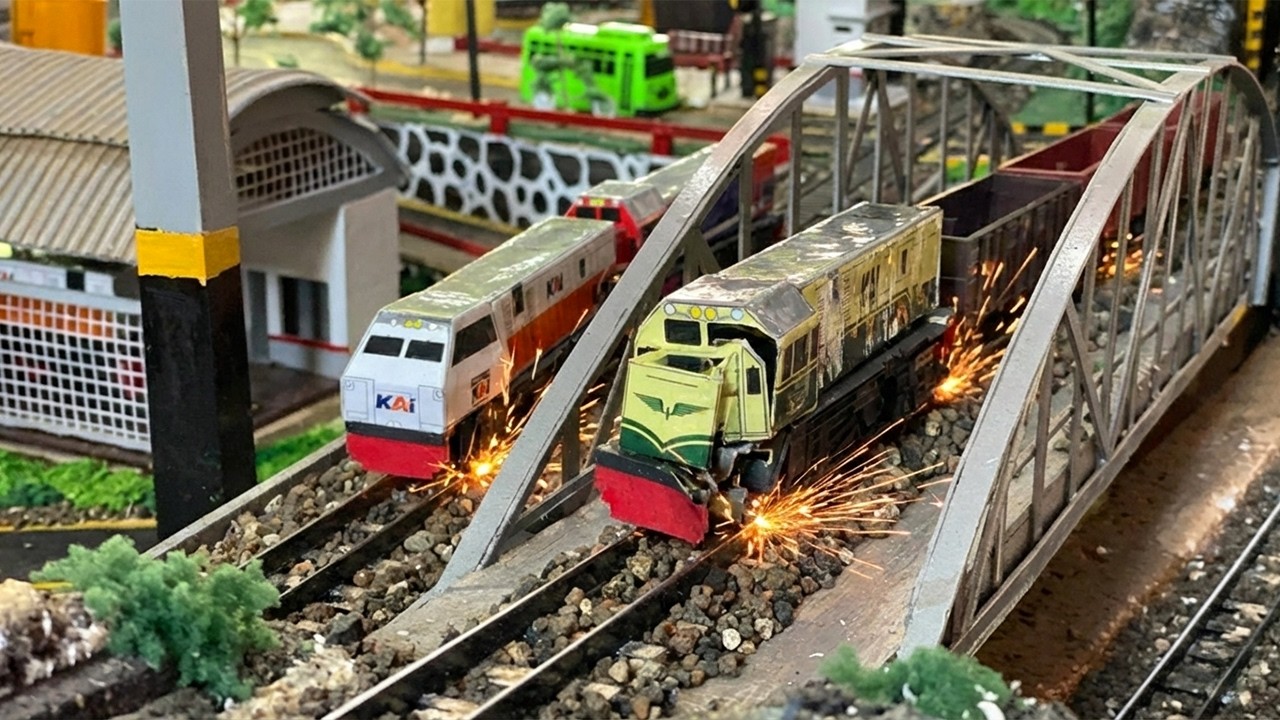 Merakit & Menjalankan Kereta Api Mainan CC203, CC201 Vintage Anjlok Terguling Tabrakan di Jembatan