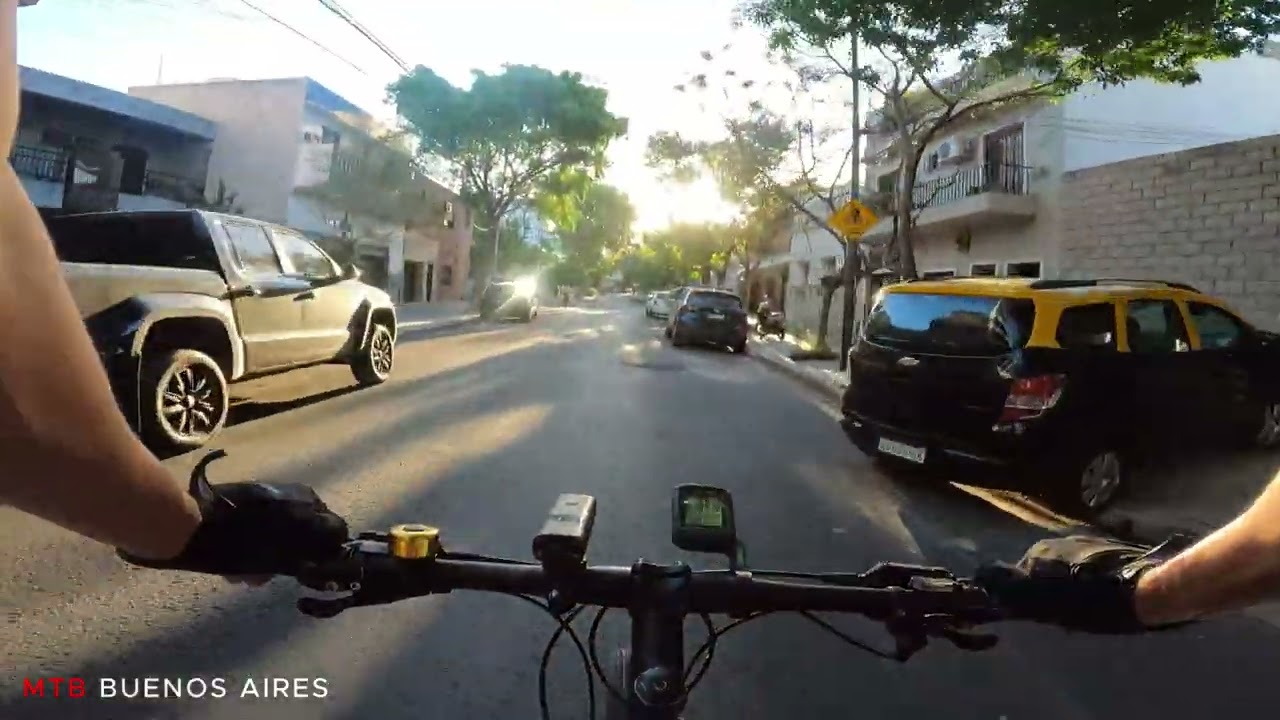 15 MINUTOS EN BICI POR BUENOS AIRES.  BARRIOS DE  CABALLITO, BOEDO, PQUE CHACABUCO. FLORES.