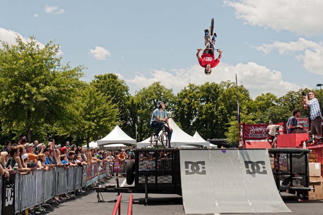 DC SHOES: BACKYARD BBQ BMX DEMO