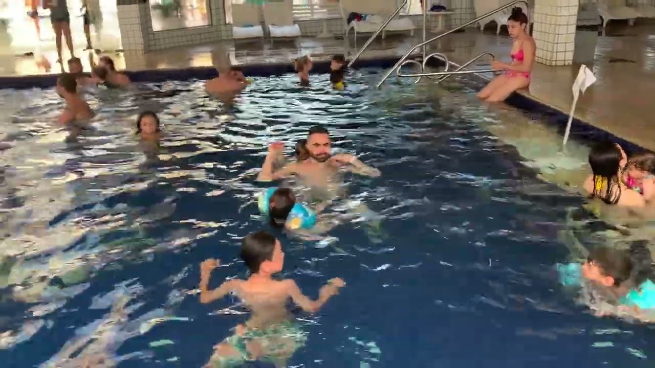 Na piscina - 1 ano da Juju 2021