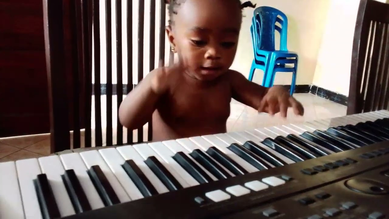 Mtoto Blessing Atisha sana kupiga Keyboard na Ujasiri _ Fundisha Mtoto Njia impashayo