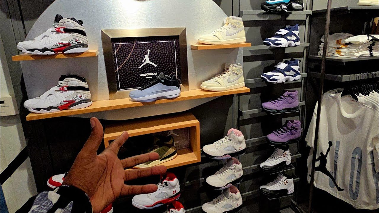 Лучший магазин кроссовок в торговом центре Glendale Galleria? Champs, Foot Locker или DICK’S?