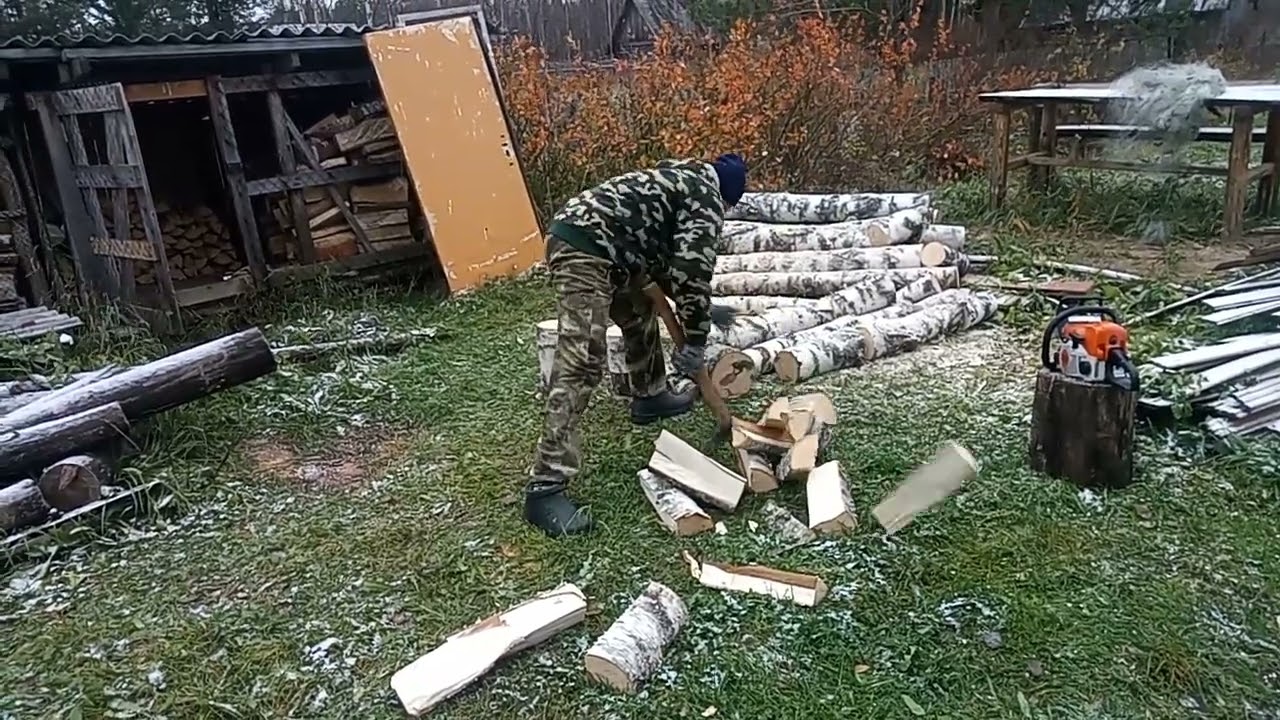 Тренировка ( крос фит) колка одной рукой дров 