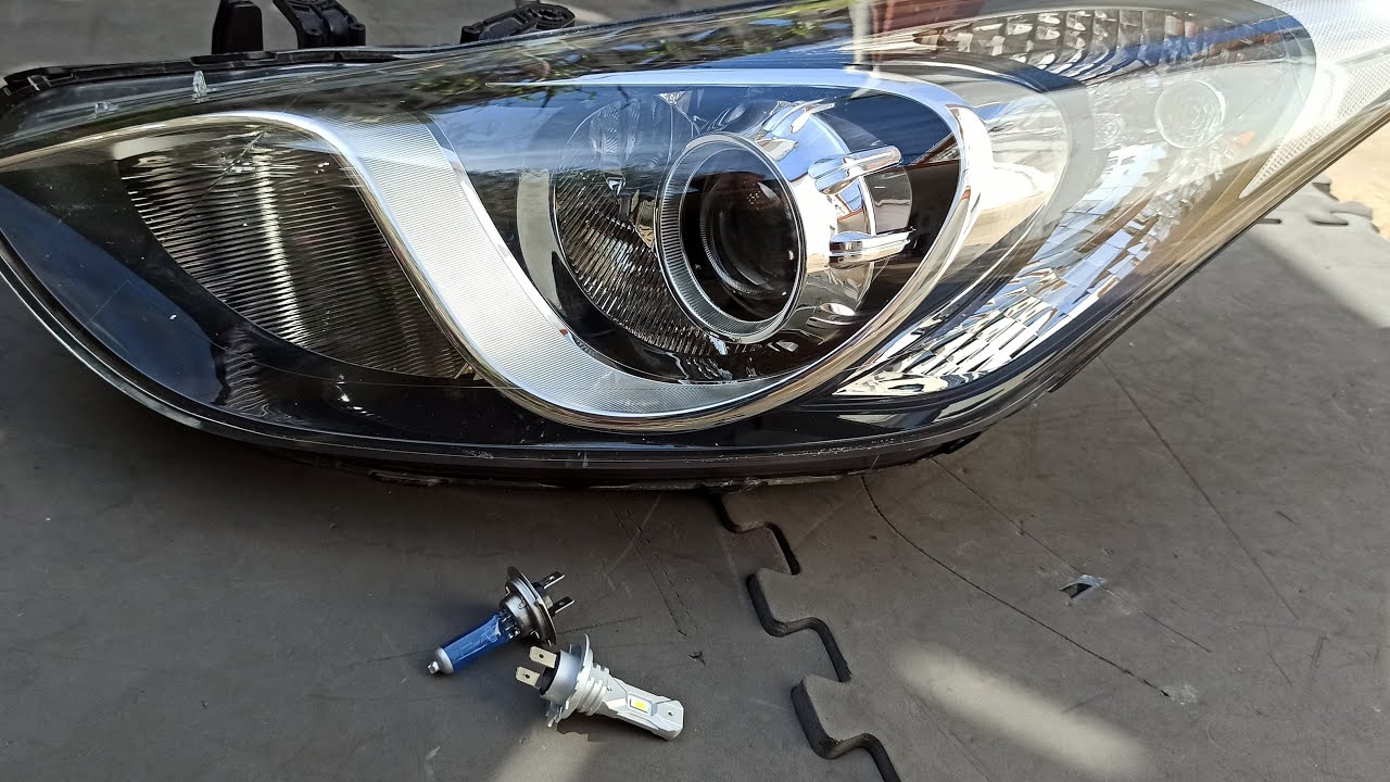 Sustituir bombillas faro delantero Hyundai I30 GD paso a paso - Replace headlight bulbs step by step