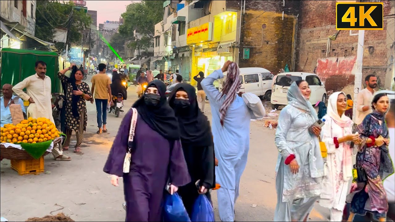 Lahore's Unseen Street Life 🇵🇰 | Walking Through Lahore's Mori Gate to Lohari Gate in 4K