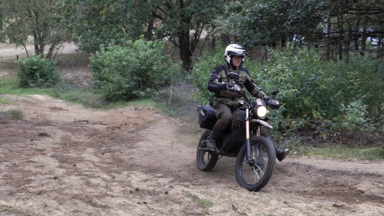 Boswachter met een elektrische motor (Zero)