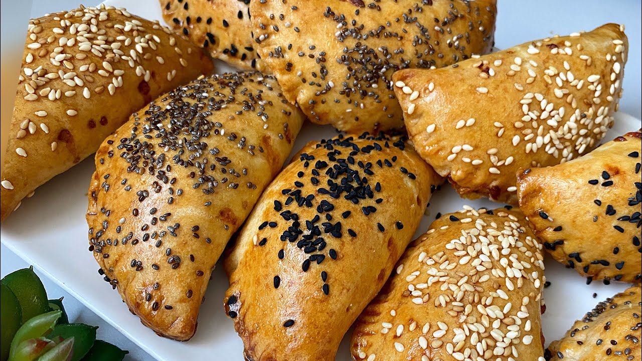 Chaussons au poulet pâte sans repos وصفة شوصون بالدجاج بعجينة مقرمشة بدون عجن وبدون خميرة