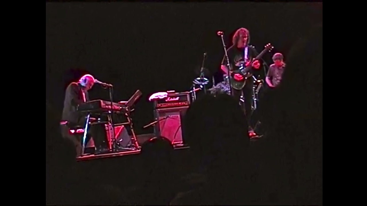 One of our greatest, Great British Guitarists: Geoff Whitehorn&rsquo;s MEGA Prog guitar solo!