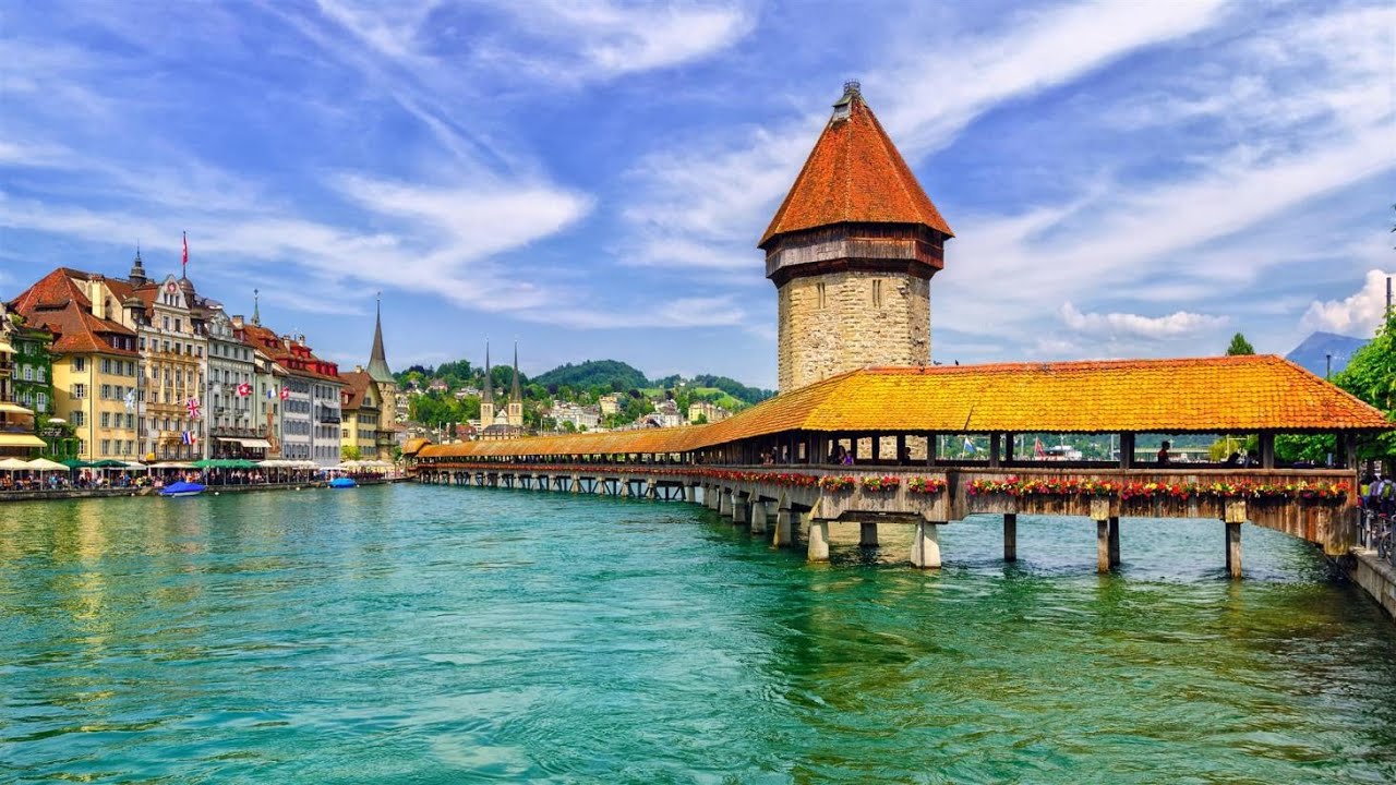 La Kapellbrücke y el Wasserturm /Puente de la Capilla/ Torre de Agua /Lucerna /Suiza