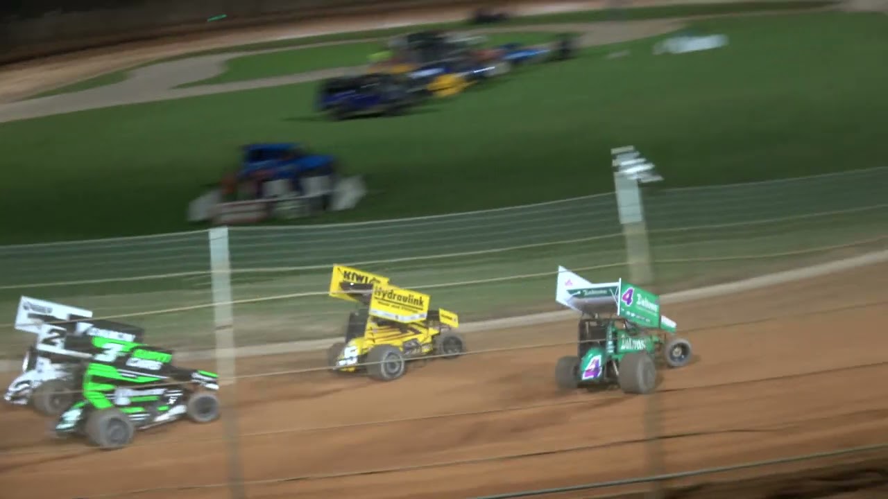 Baypark Speedway Sprintcars 28th Dec - A win, a bin and taking one on the chin