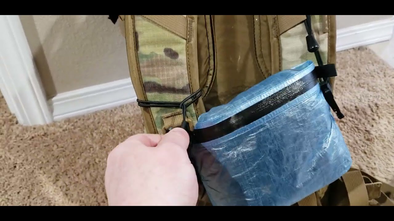 Bungee toggles on dyneema chest pouch @Myerstechhammocklab