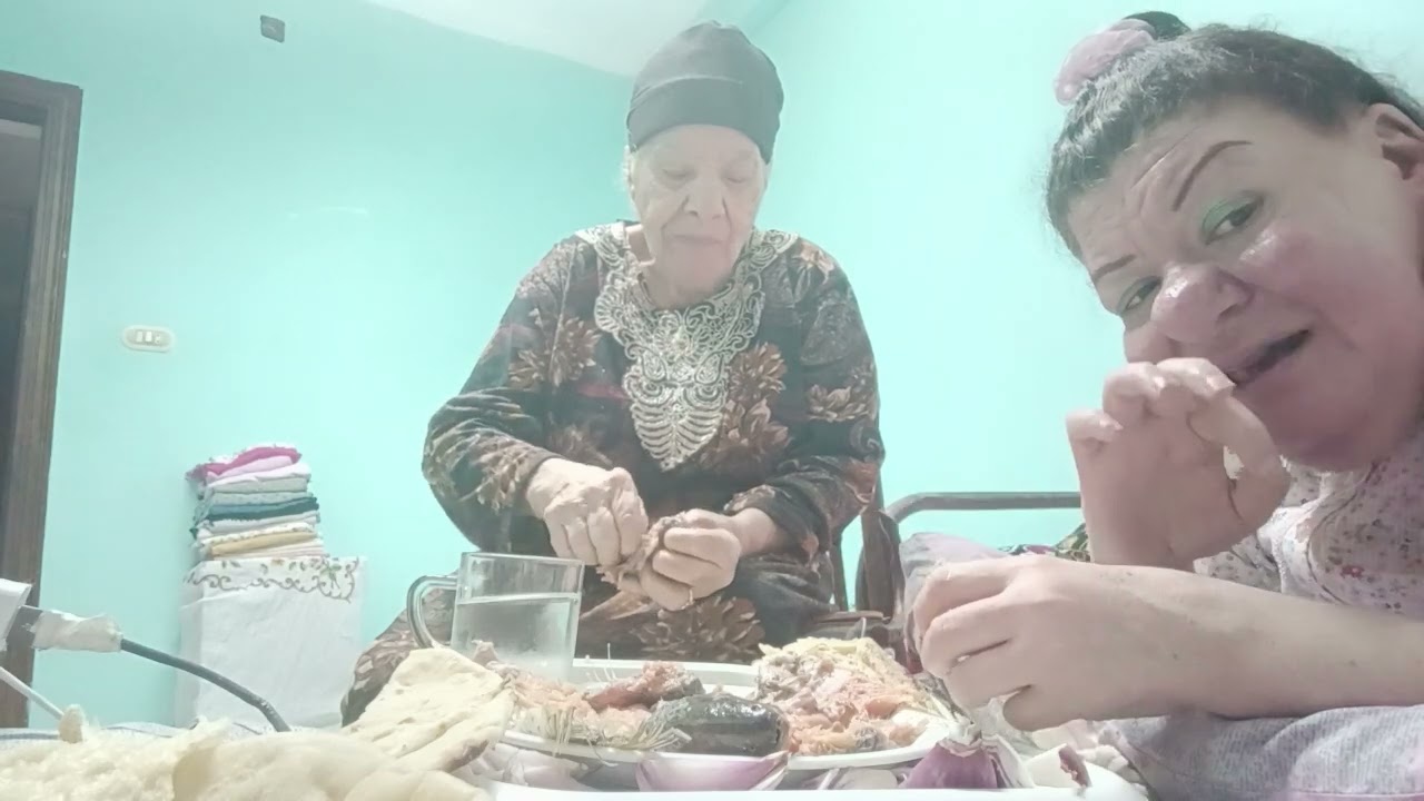 اكله شم النسيم🖐،.🌻 فسيخ وبصل 👍👍👍🌶️🌶️🫑🫑🍉🍉