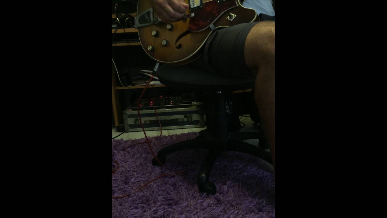 My Harmony H64 1967 electric guitar (with some drive)