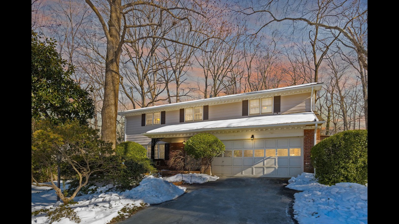 Stunning 3-Level Colonial in Alexandria! #realestate #alexandriava