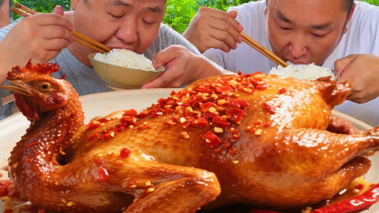家裡抓隻土雞，二弟做“尖椒雞”，麻辣入味大口撕著吃太爽了【鐵鍋視頻】