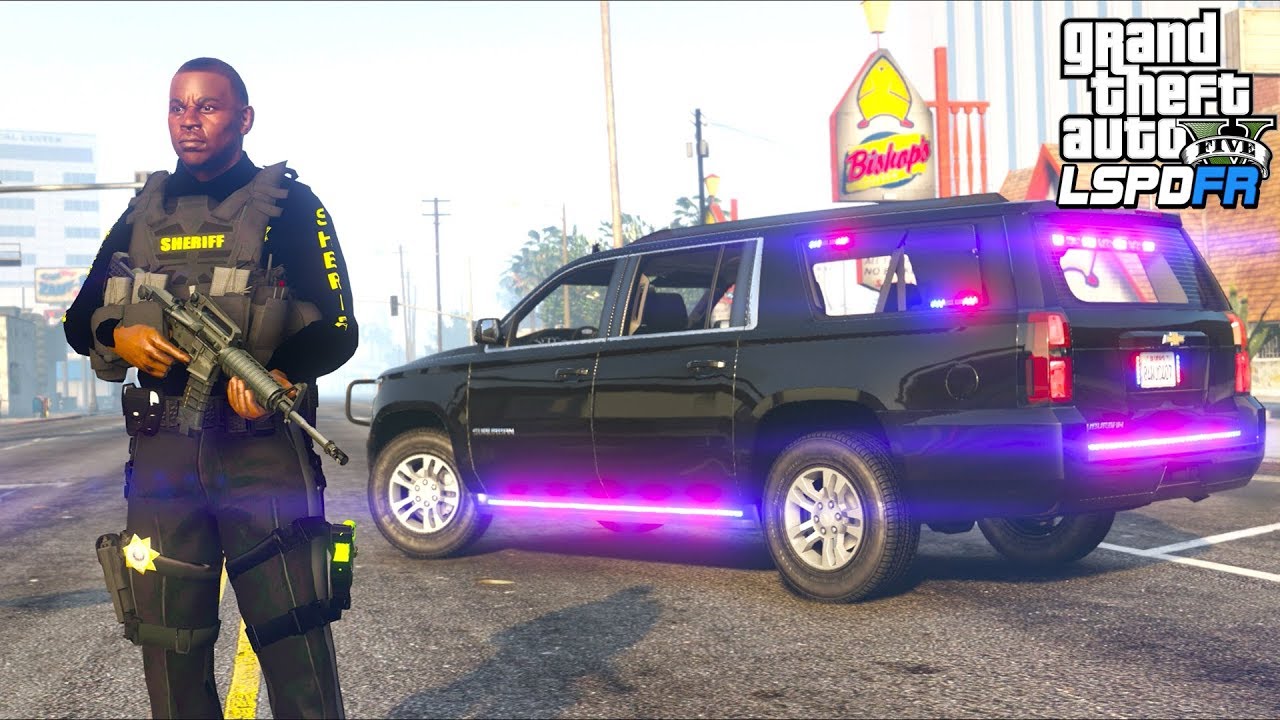GTA 5 - LSPDFR Ep463 - Suburban With Christmas Tree Lights!!