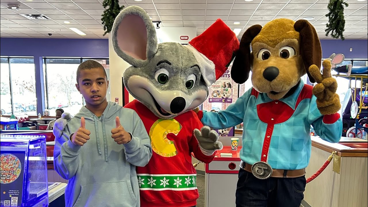 New Year&rsquo;s Eve 2023 Yuletide Slide Chuck E. Cheese Princeton NJ with Jasper #chuckecheese