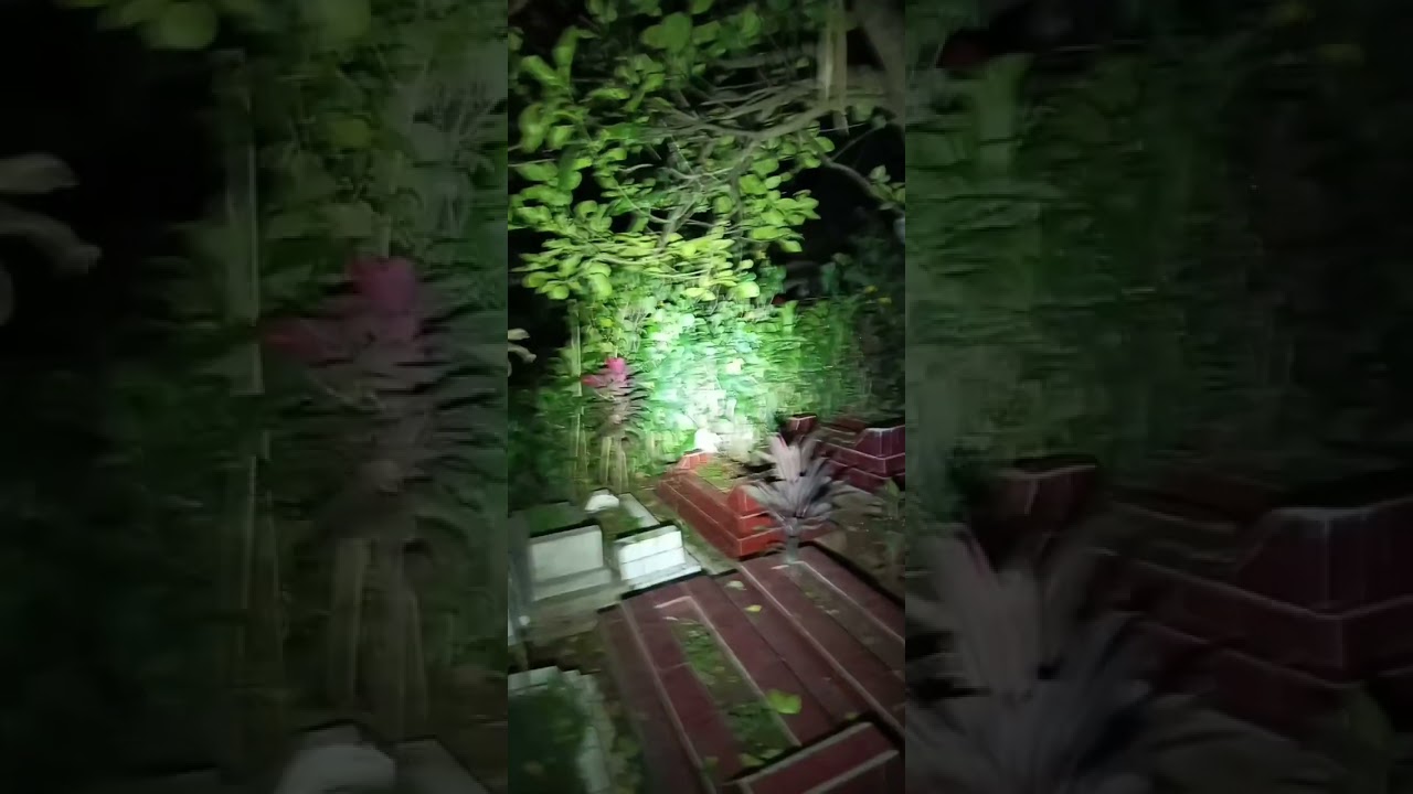 Penemuan selendang di makam keramat 