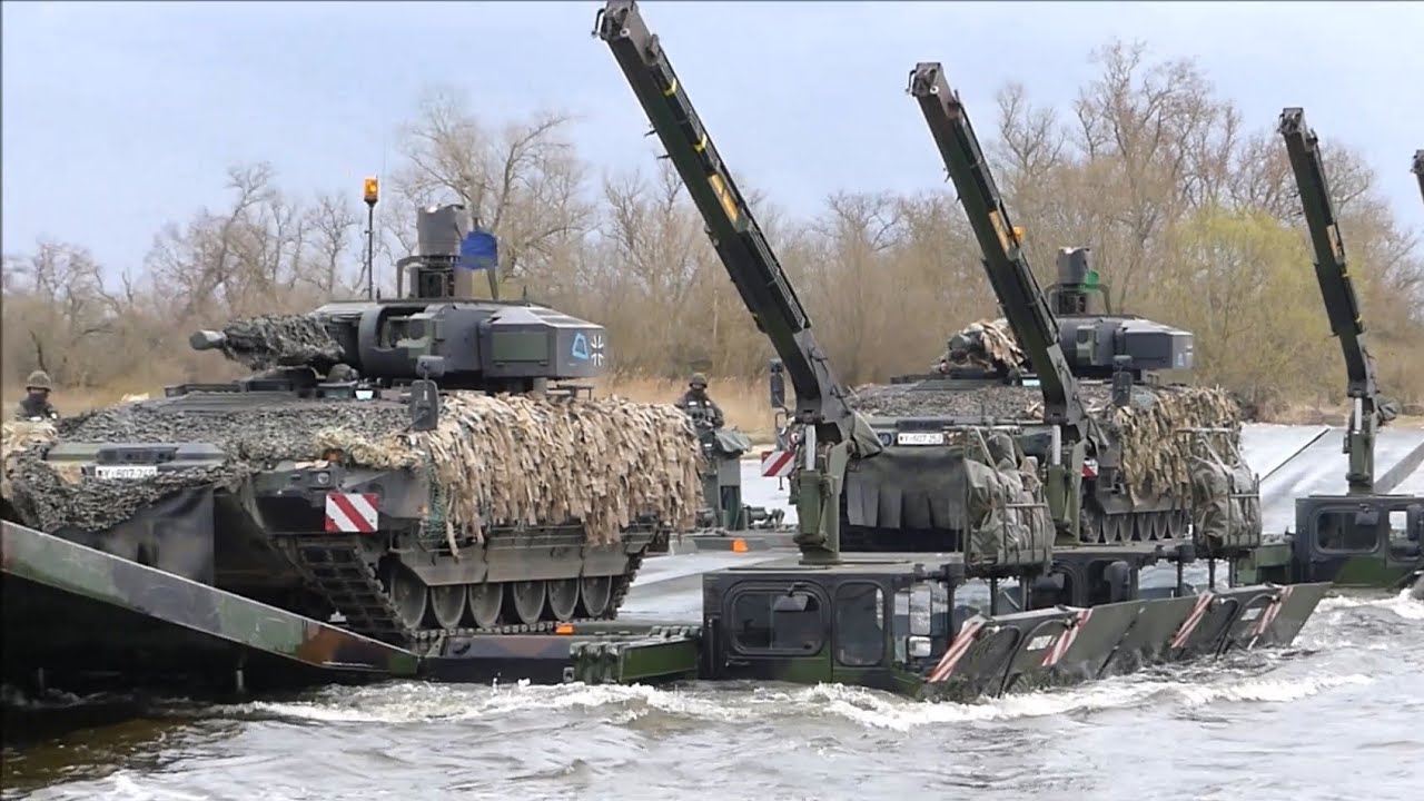 Wettiner Schwert- Gew&auml;sser&uuml;bergang PzGrenBrig 37