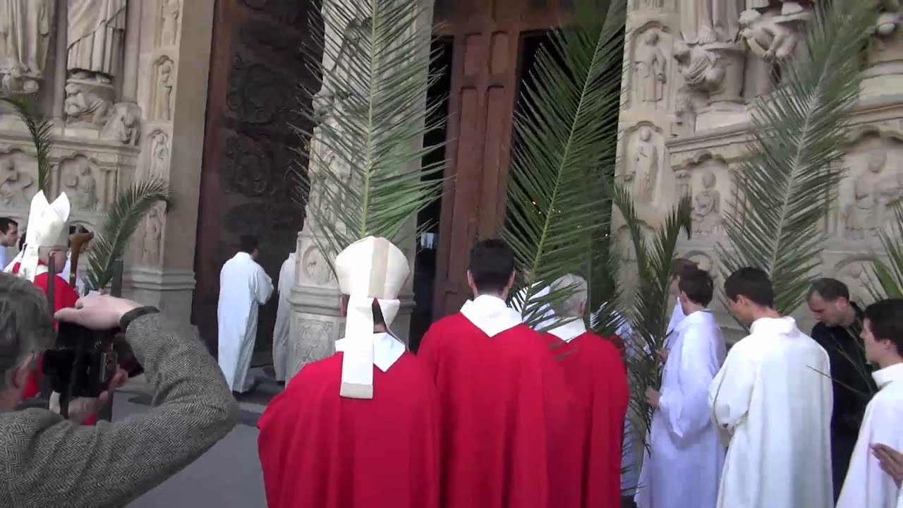 Notre Dame de Paris. Le dimanche des Rameaux. Le rituel de l'ouverture des portes