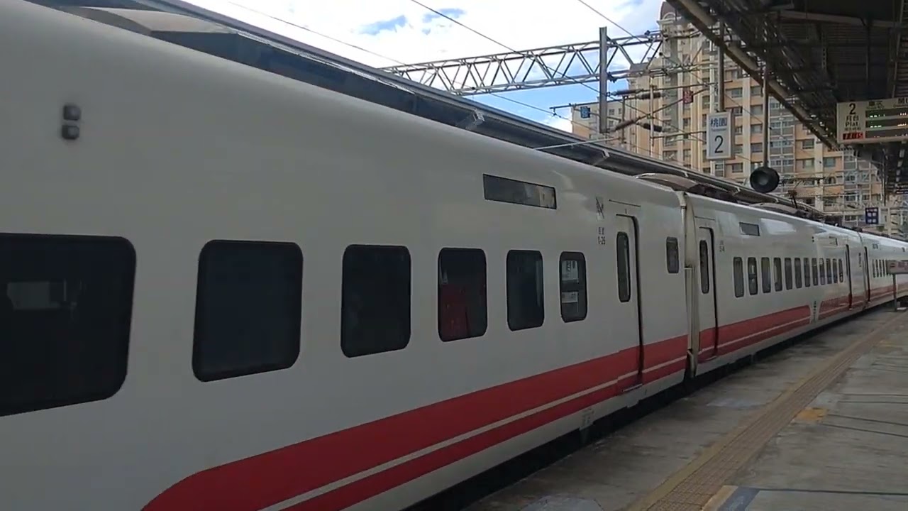 162次普悠瑪自強號降速通過桃園車站20251229