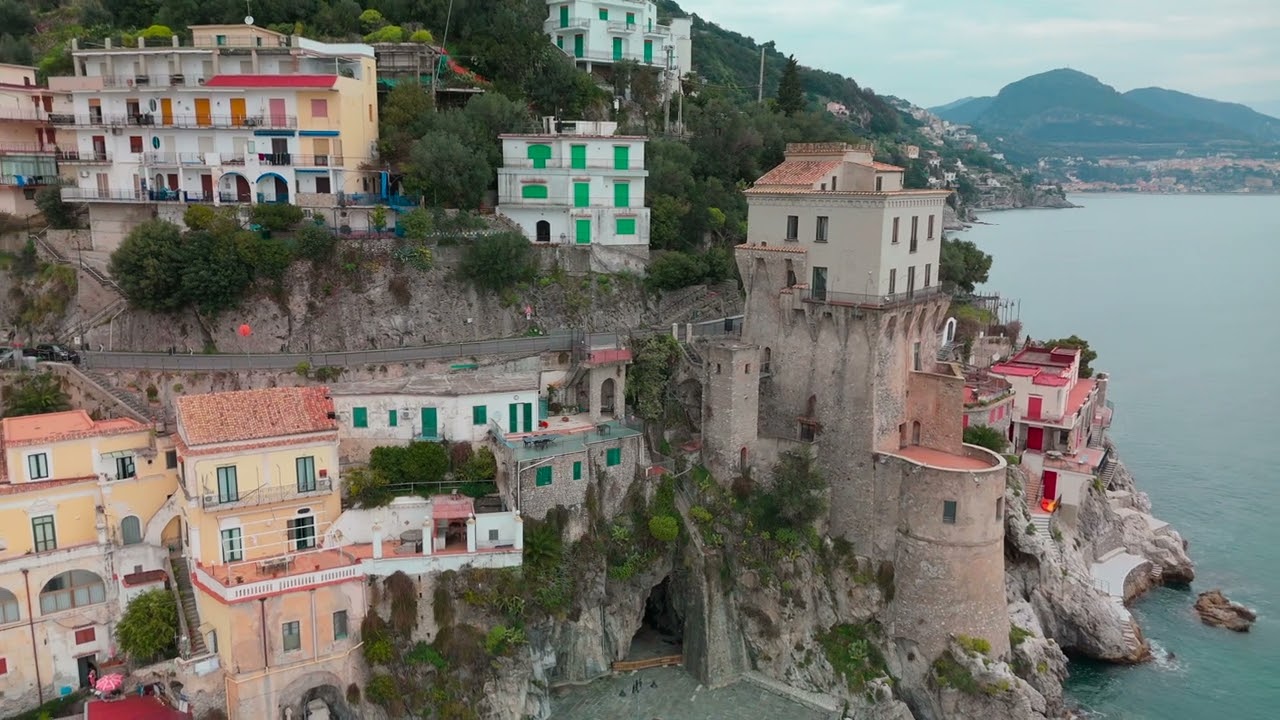 Cetara vista dal drone: uno spettacolo mozzafiato sulla Costiera Amalfitana!