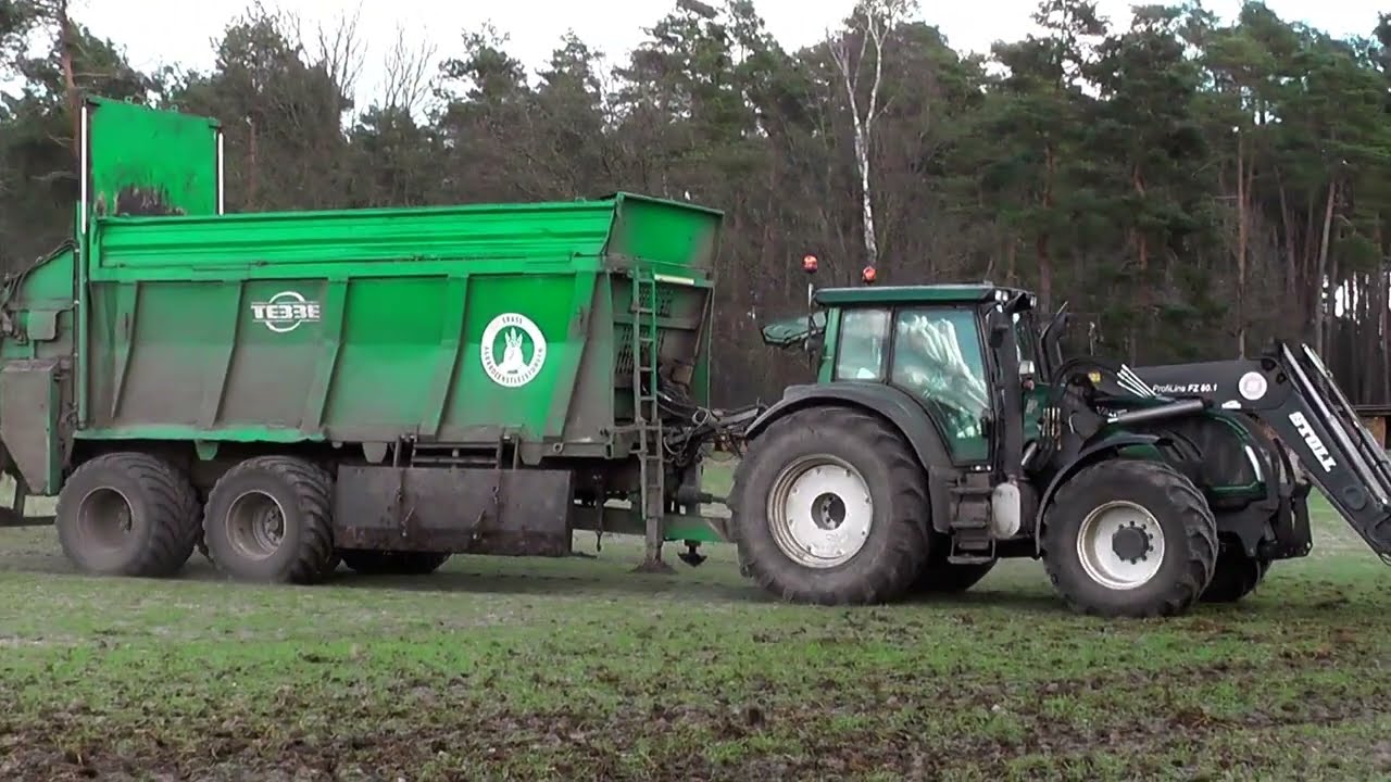 Miststreuen 2022 mit Valtra T 183 VERSU u. Tebbe HS 220 Streuer