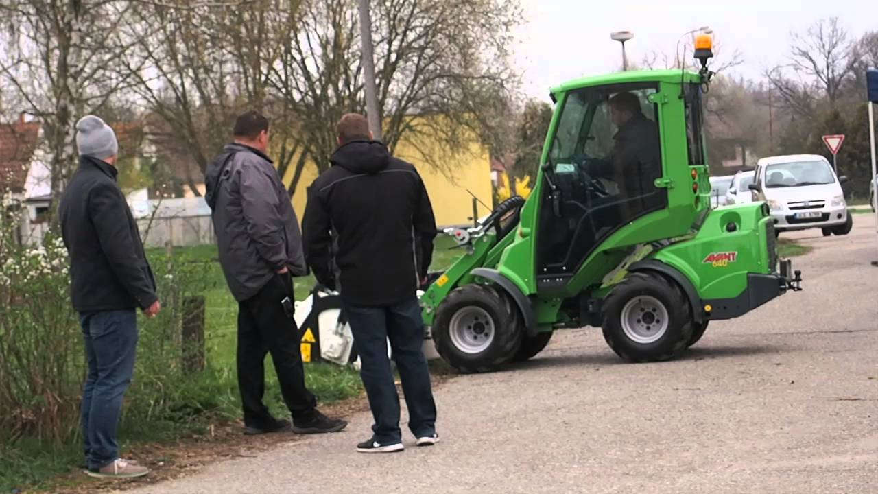 Nakladače Avant - workshop chodníky a drobné stavby
