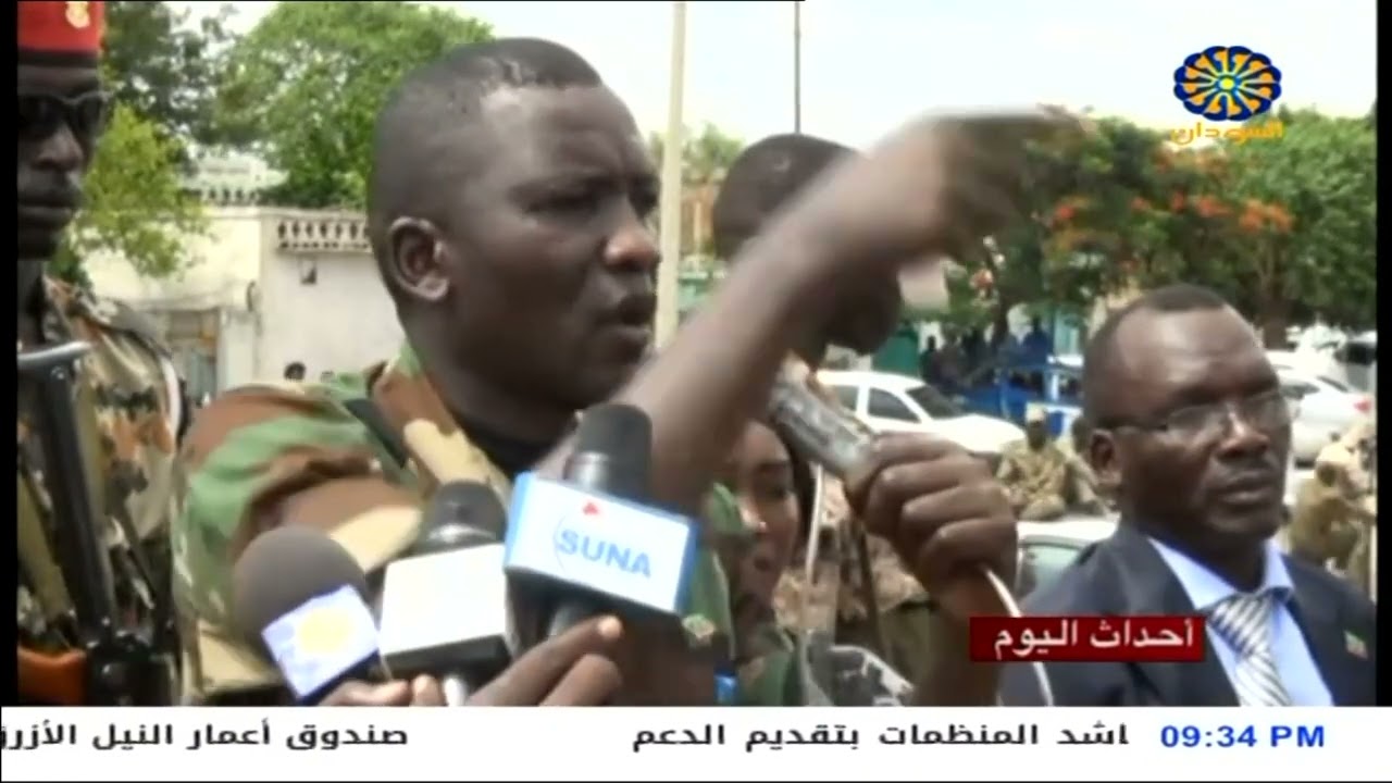 الطاهر ابو يظهر مع مصطفي تمبور في احتفالية لجيش تحرير السودان بزالنجي