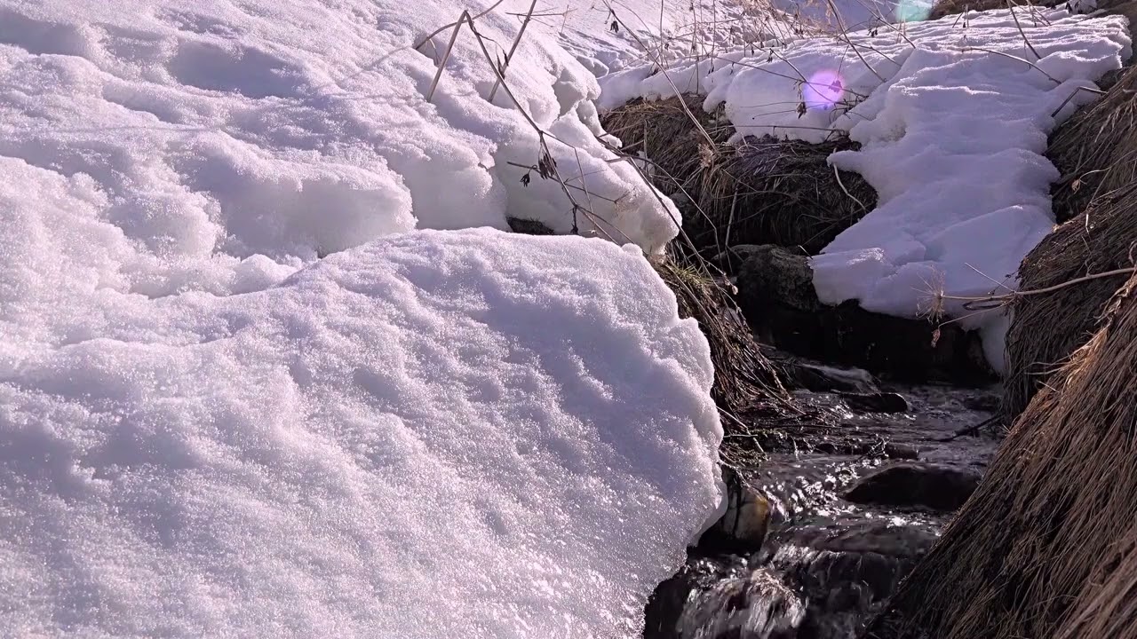 SUONO DELL'ACQUA CHE SCORRE SOTTO LA NEVE