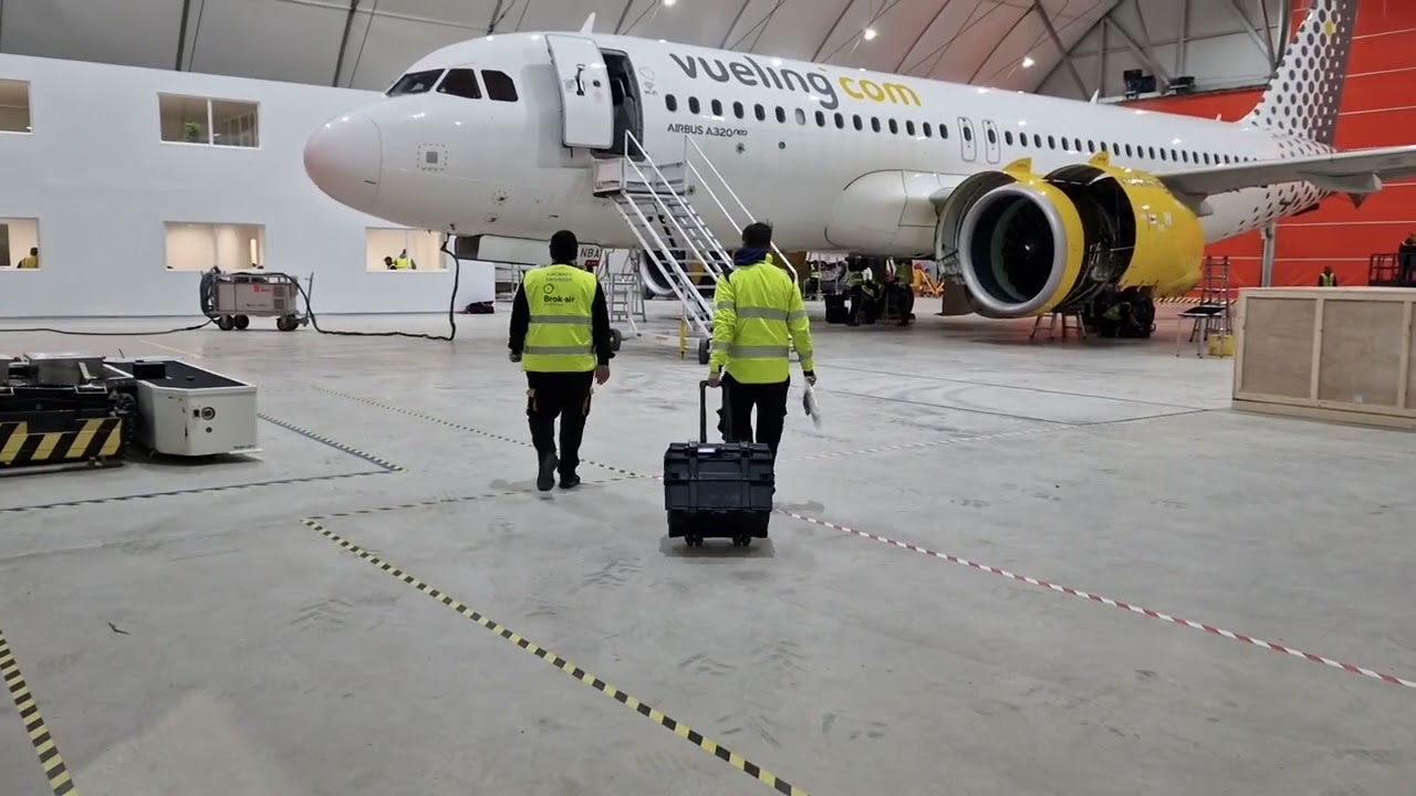 1st C-Check performed at Brok-air's hangar in Castell&oacute;n Airport