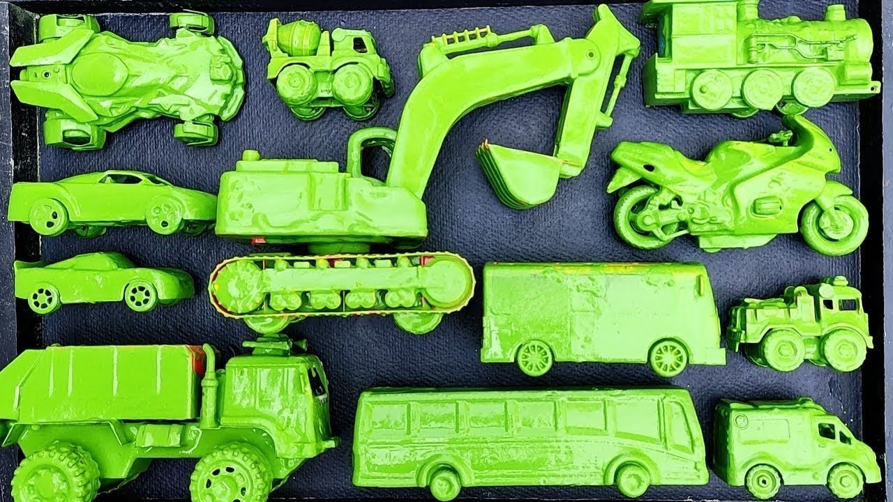 Membersihkan Mainan Mobil-Mobilan, Mobil Ambulance, exavator, Mobil Balap, Motor balap, Pesawat.