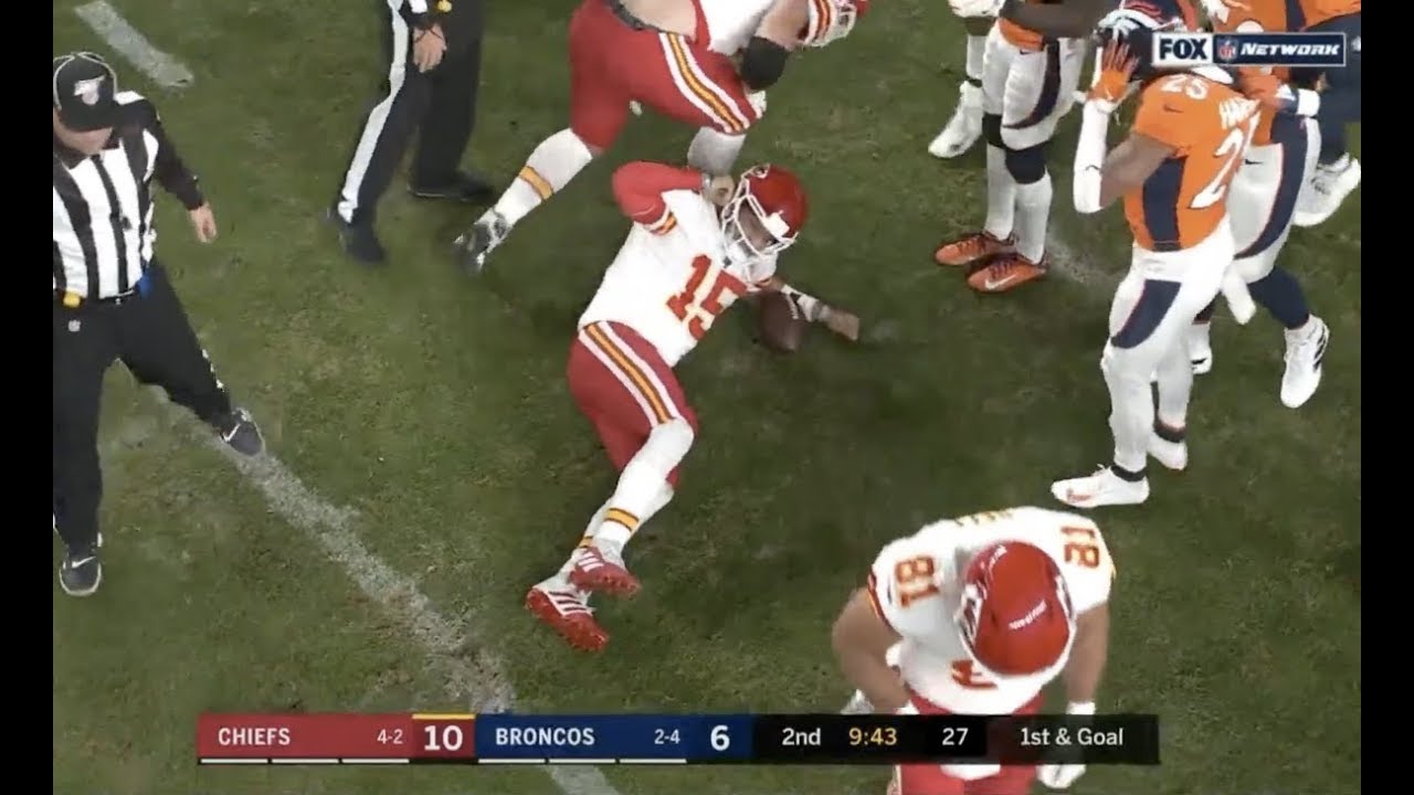Patrick Mahomes Scary Knee Injury | Chiefs vs Broncos 2019