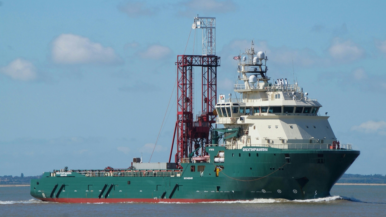 Offshore supply ship GREATSHIP MANISHA passing felixstowe for harwich 14/7/16.