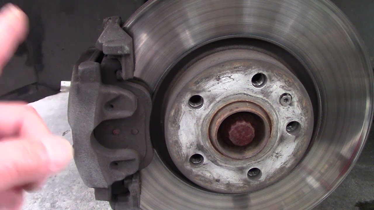 Thay má thắng/bố thắng ôtô không đúng ảnh hưởng gì, cách nhận biết