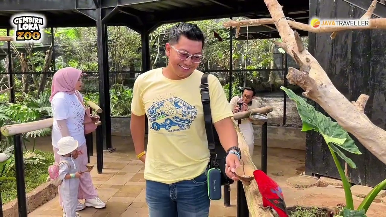 FAMILY GATHERING GEMBIRA LOKA ZOO