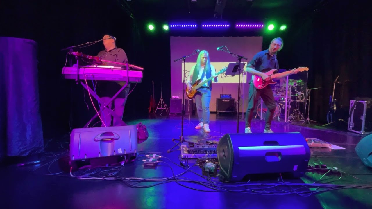 Tiger Moth Tales perform Still Alive