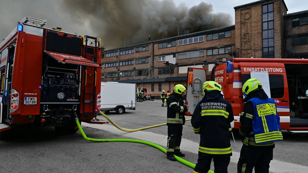 Großbrand am alten Semperitgelände in Traiskirchen