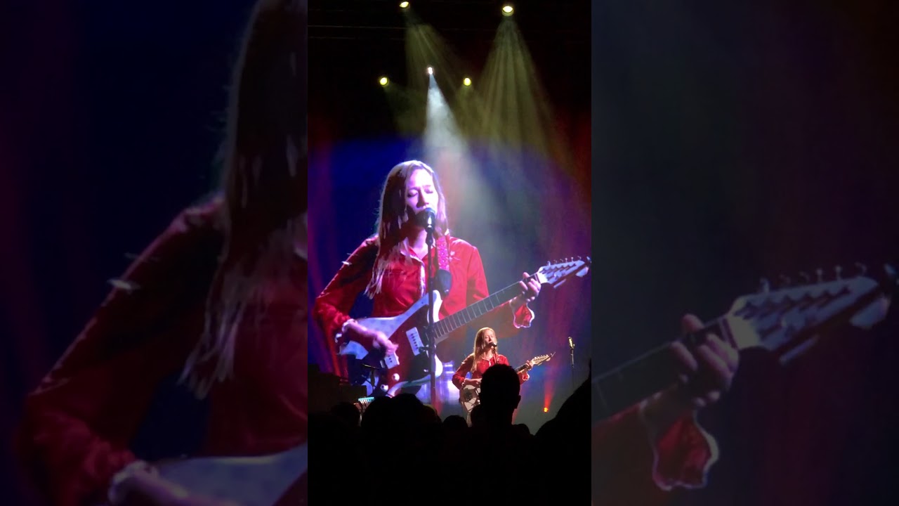 Julia Jacklin sings 