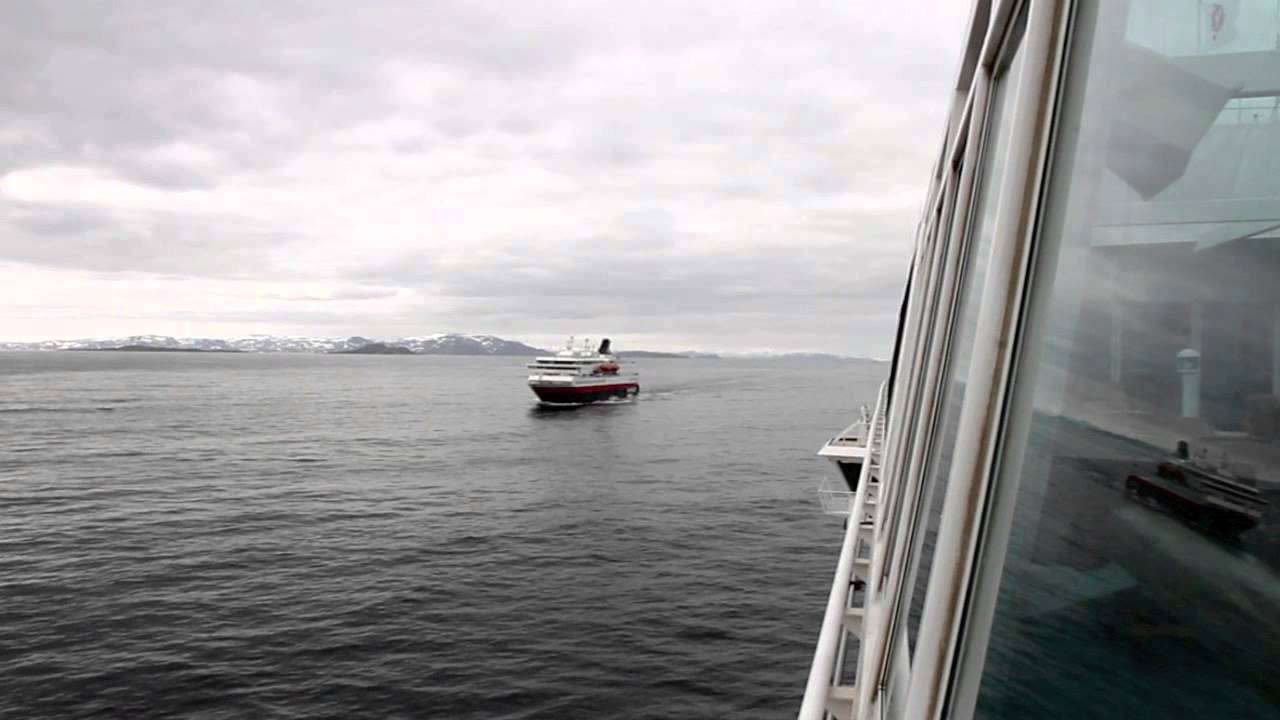 MS Midnatsol (südgehend) trifft MS Nordkapp