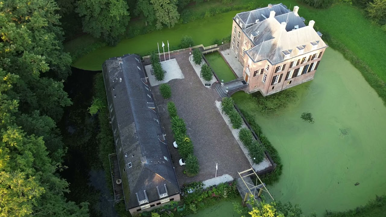 Kasteel Neerijnen vanuit de lucht &ndash; Indrukwekkende dronebeelden