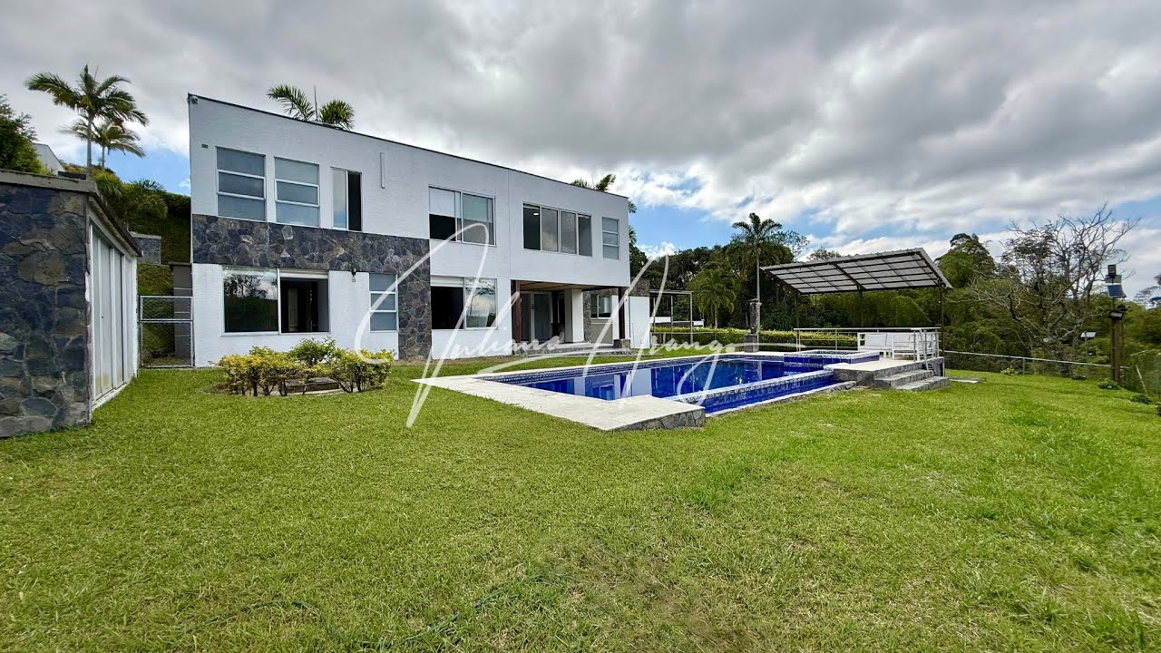 VENDO Casa Campestre 💲1.780 Millones 📐355m2 🌳1.087m2 Lote 📍Norte de Armenia 
