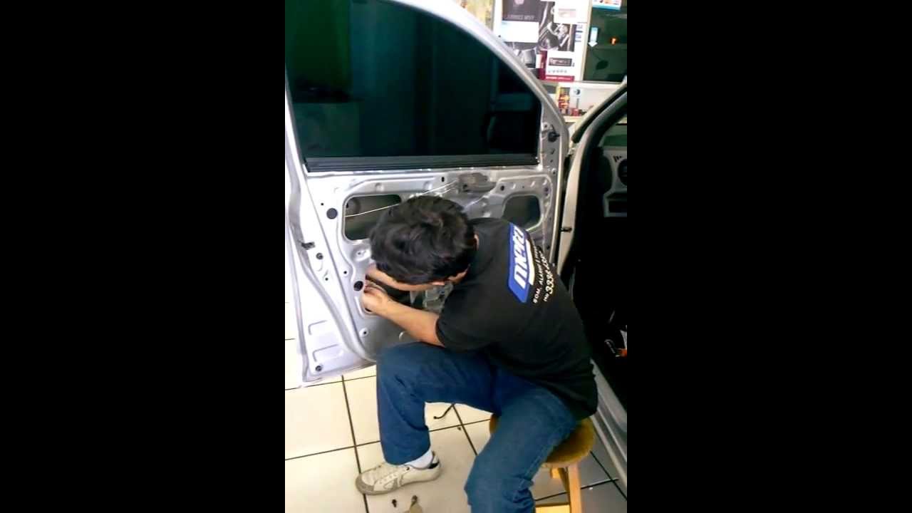 Como instalar Kit trava elétrica Toyota Etios