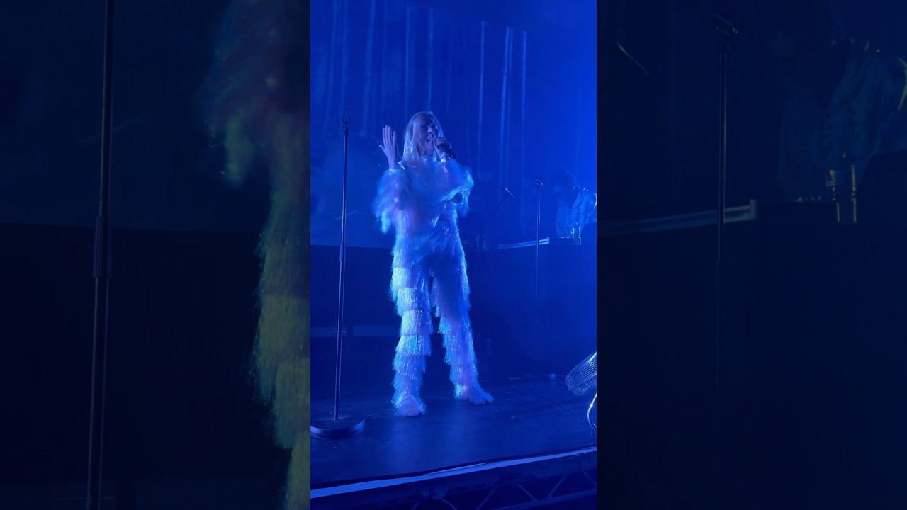 ionnalee (@iamamiwhoami) performing SHADOWSHOW (live) at Here at Outernet [13.10.2025] #StillBlue
