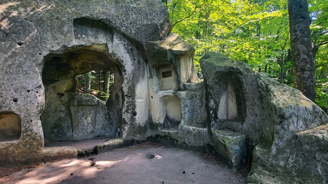 Vestigiile Rupestre Nucu , Comuna Bozioru , Judetul Buzau